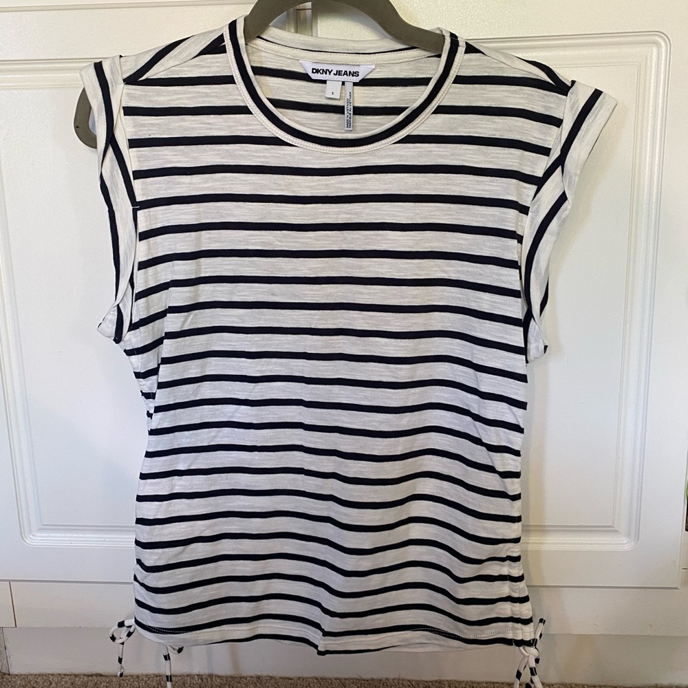 Dkny Women's Black and White Striped Cap Shoulder Top